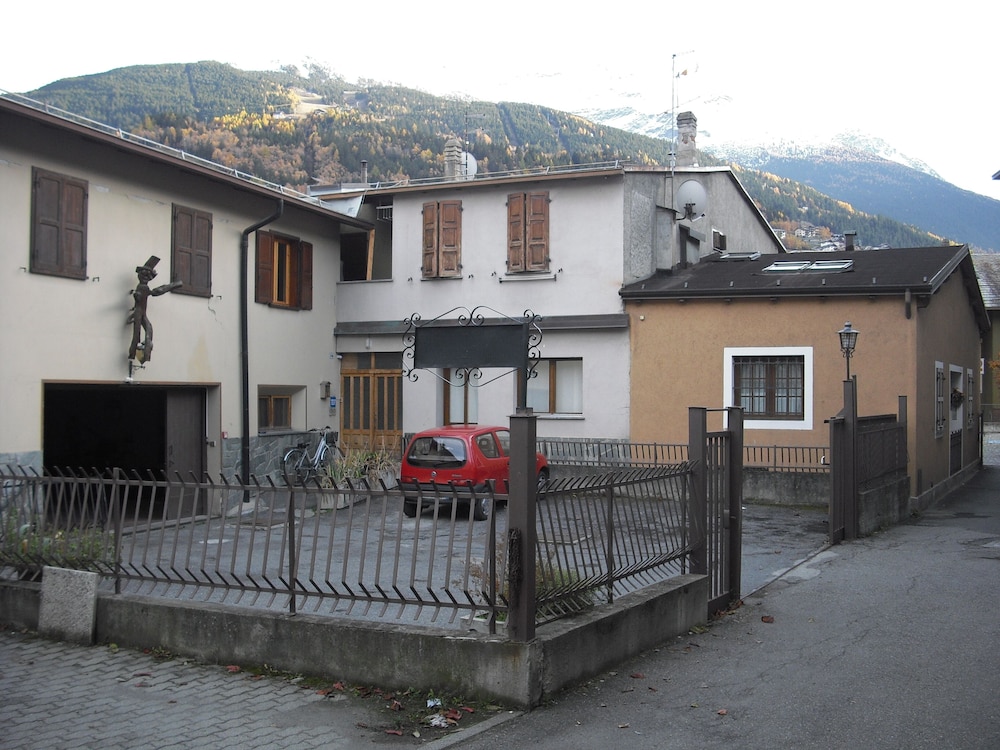 Albergo Gufo Depandance — carbon neutral stay, Bormio