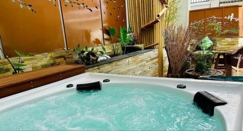 Pepper House Villa Housekeeper heated pool Hot tub backup solar and water systems