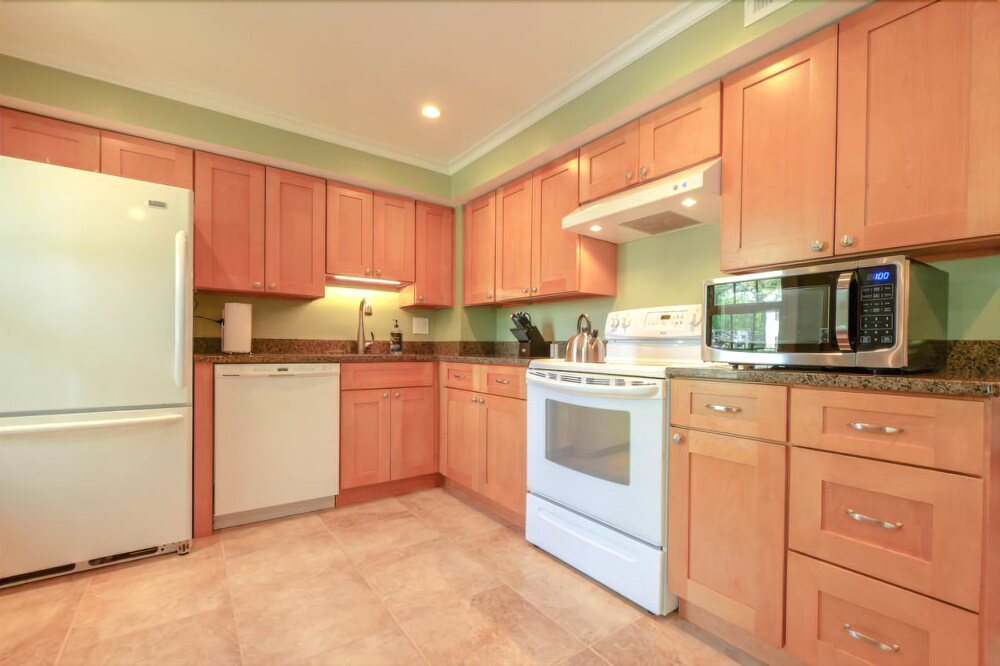 NEW 3 story Townhome Private Self checkin Quiet. - photo 14