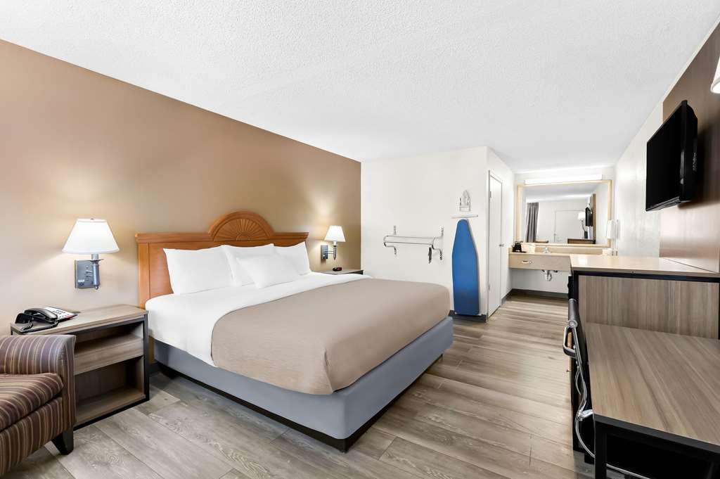 Quality Inn Middleburg Heights near Cleveland Airport - photo 8