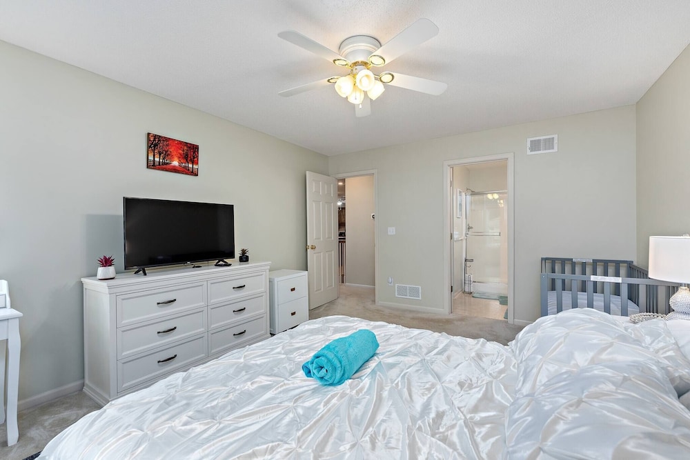 Beautiful Townhome 11 Minutes To Downtown Kansas City Mo - photo 2