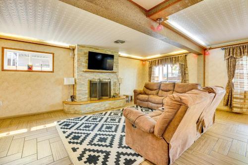 Pet Friendly Home Near Downtown Henderson