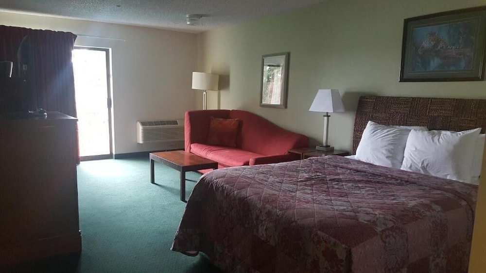 Oyster Bay Inn & Suites - photo 10