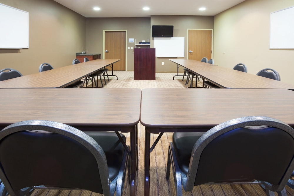 Holiday Inn Express Devils Lake by IHG - photo 41