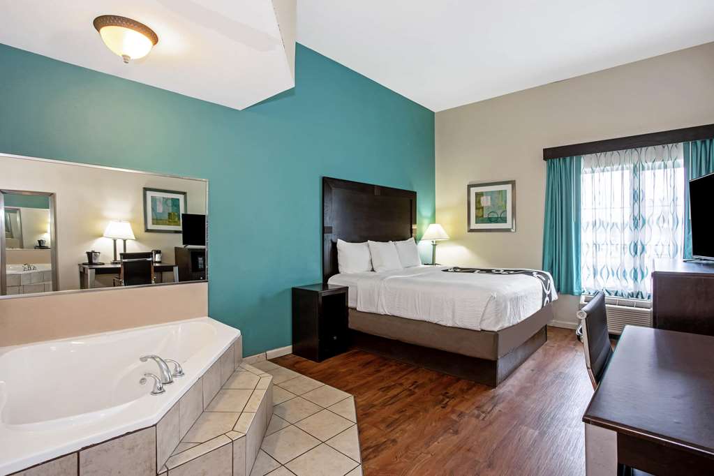 La Quinta Inn & Suites by Wyndham PCB Pier Park area - photo 20