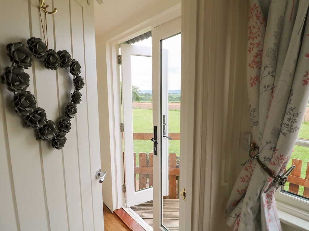 Shepherds Hut — Rugeley — photo 2