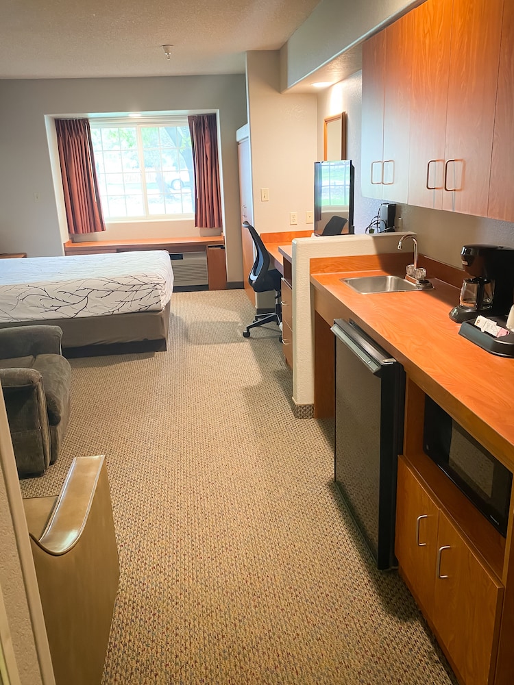 Monument Inn & Suites - photo 10