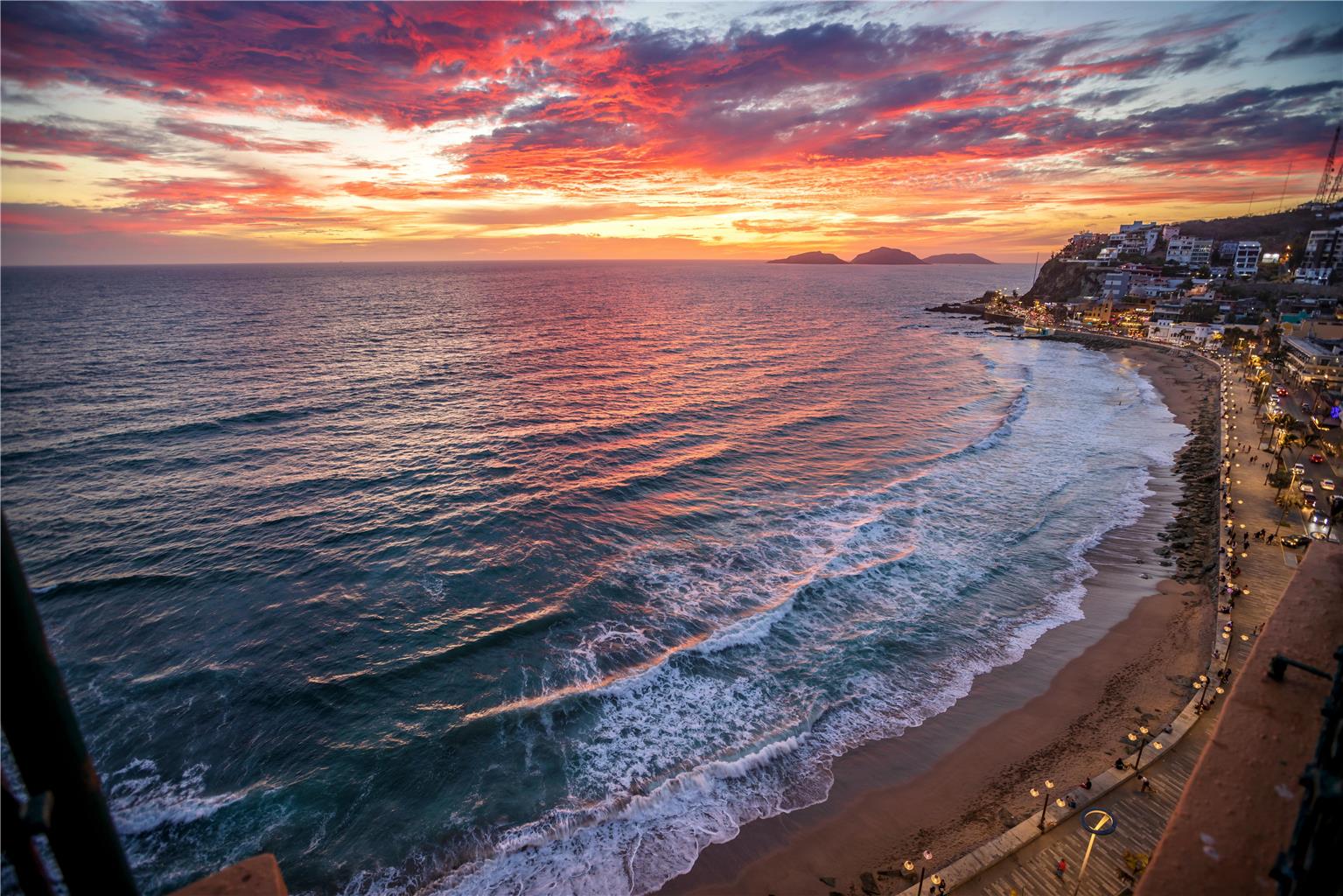 The property is located right on the beach, so make the most of one of the most beautiful views in Mexico!