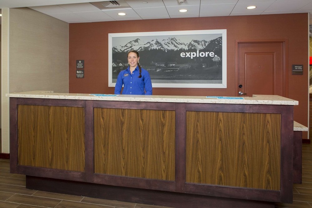 Hampton Inn and Suites Manchester - photo 3