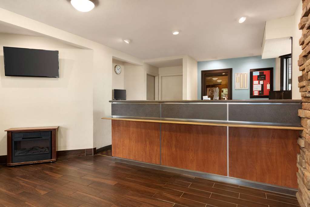 Super 8 by Wyndham Findlay - photo 3