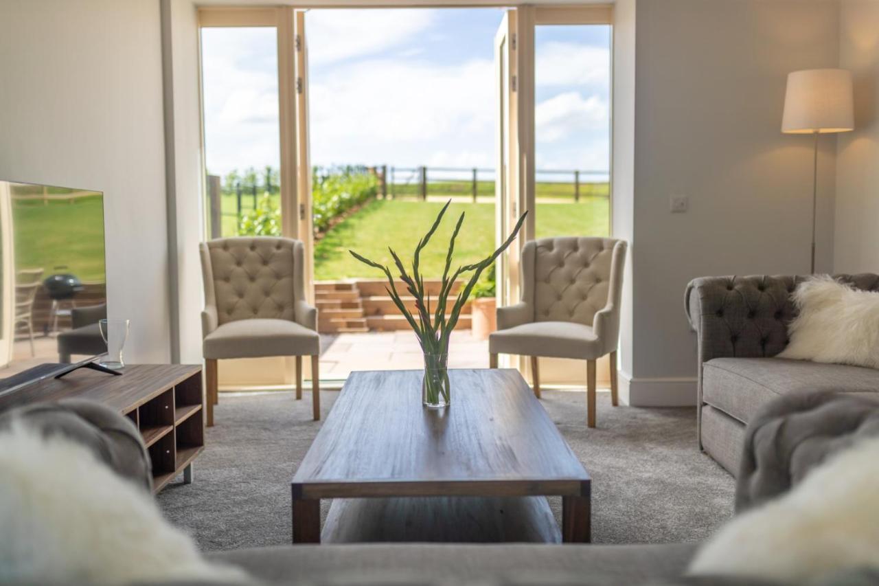 Butterwick Barn Conversion with a hot tub on a Country Estate — 4-Star Luxury Hotel in Holbeck, United Kingdom