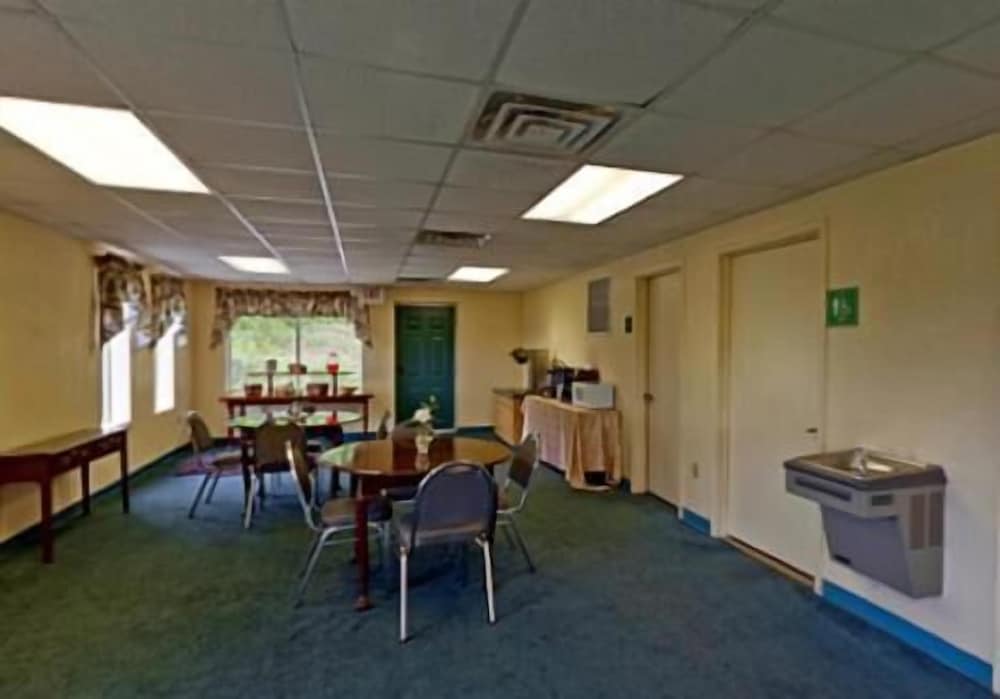 Americas Inn - photo 25