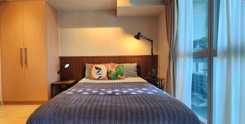8U Pristine & Cozy Stay at Uptown Mall BGC across Mitsukoshi with FREE Parking and Balcony — 4-Star Luxury Hotel in Manila, Philippines