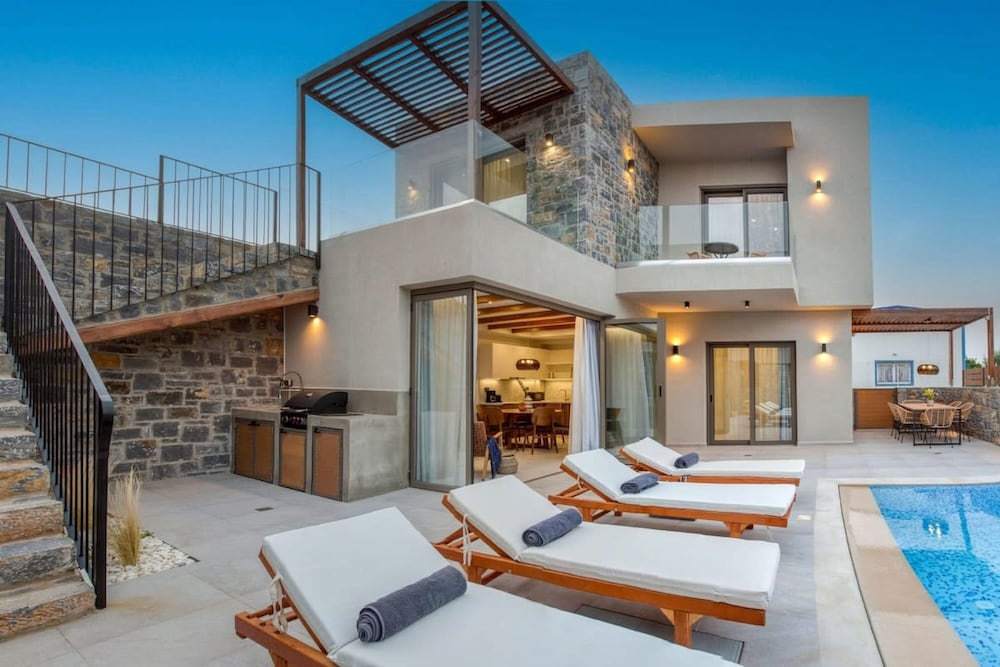 Stefi Villas Deluxe Pool Bliss Retreats — 4-Star Luxury Hotel in Hersonissos, Greece
