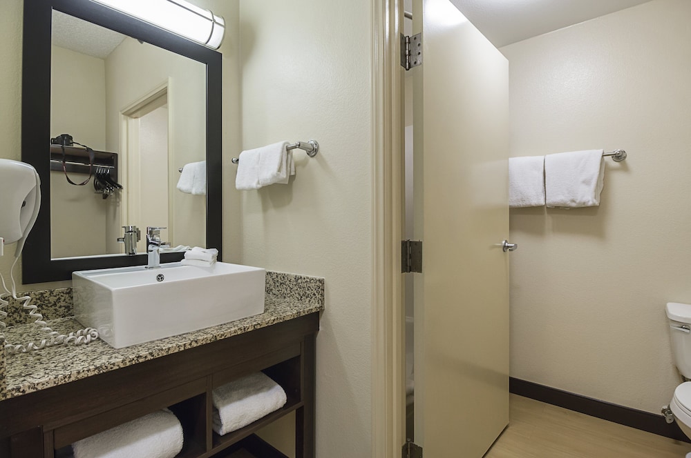 Red Roof Inn PLUS Phoenix West - photo 24