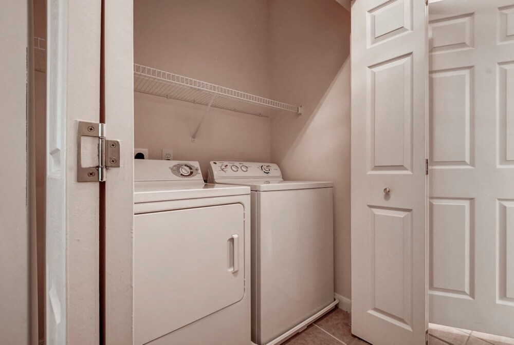 Global Luxury Suites at the Junction - photo 17