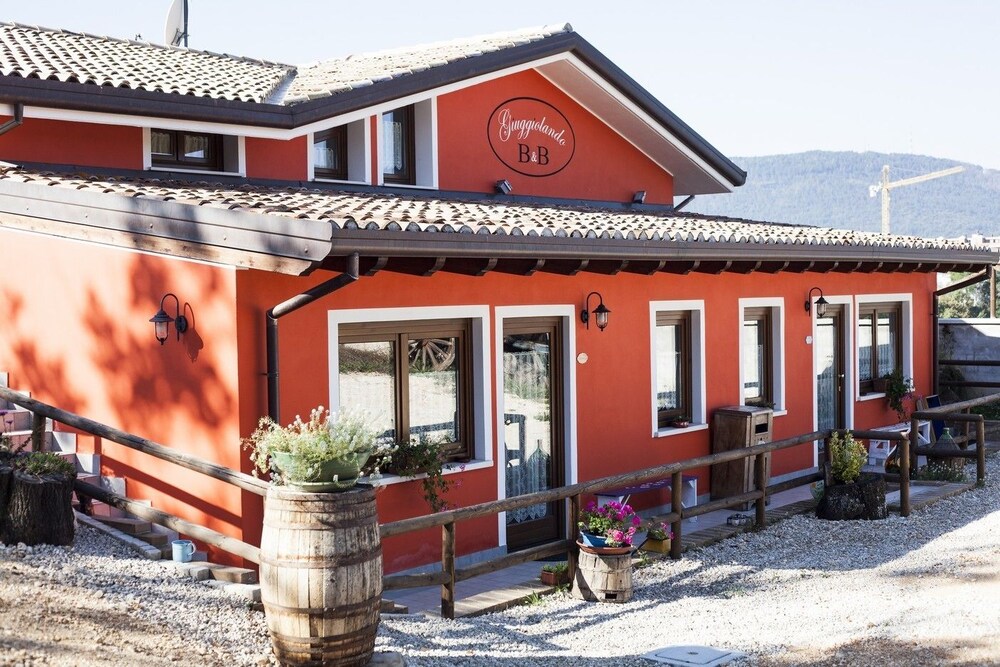 B&B Giuggiolando — 5-Star Luxury Hotel in L'aquila, Italy