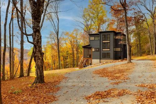 Shenandoah View Mountain Escape in Stanardsville, United States