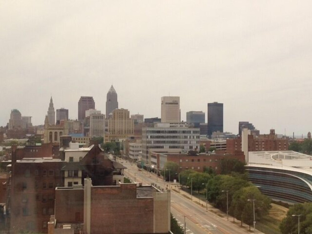 University Hotel & Suites - photo 36