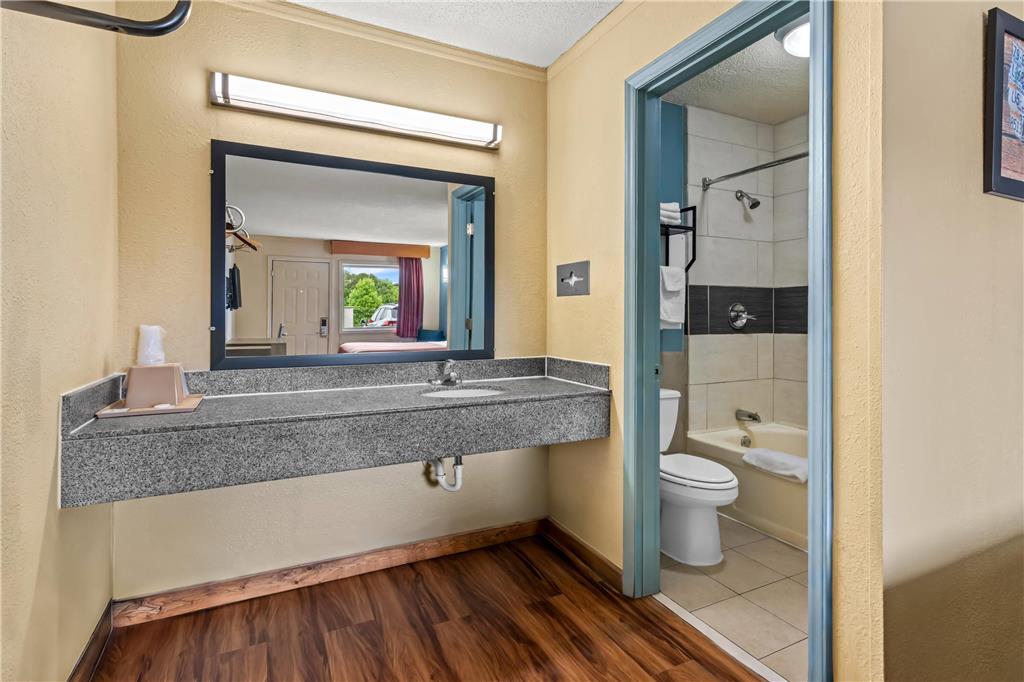 Econo Lodge Charlotte Airport Area - photo 28