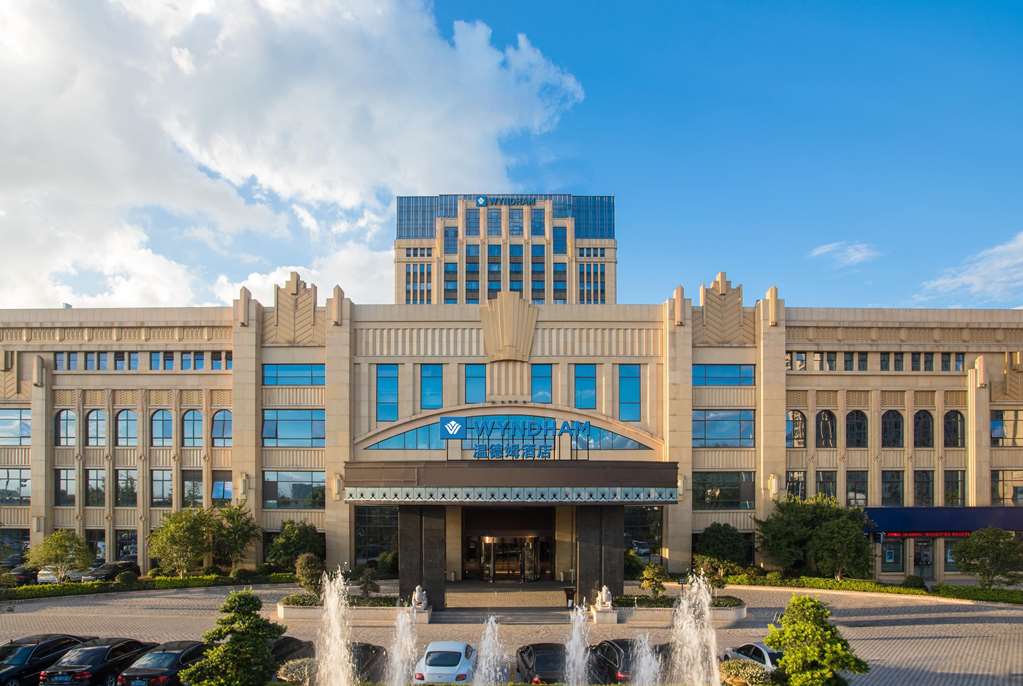 Wyndham Hangzhou East — 4-Star Luxury Hotel in Hangzhou, People's Republic of China