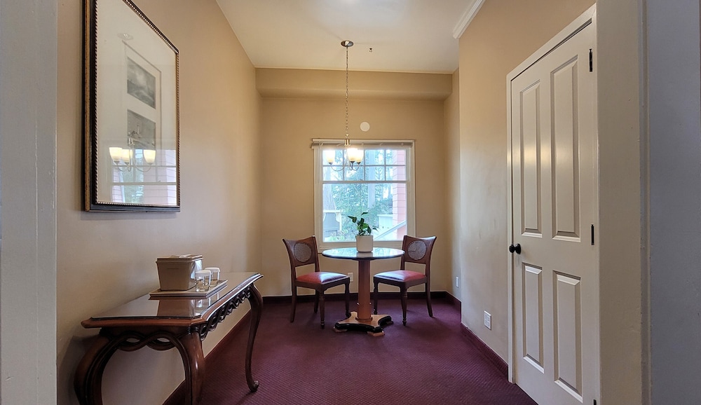 Butterfly Grove Inn - photo 23