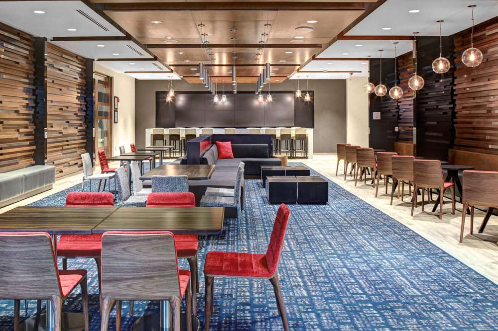 Hampton Inn & Suites Richmond Downtown - photo 3