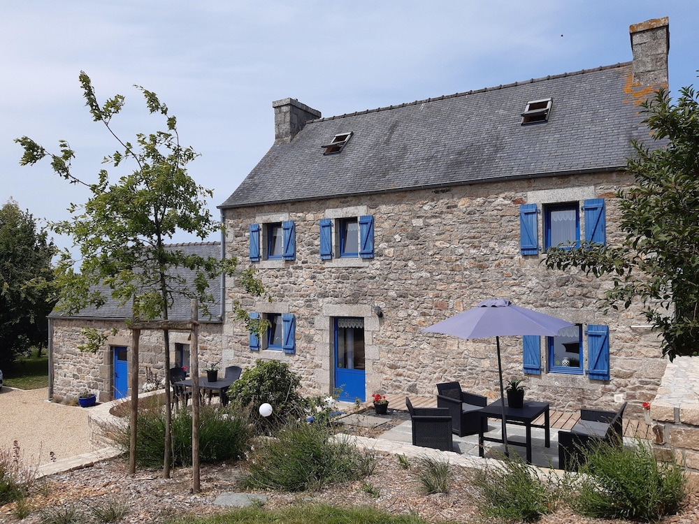 Holiday Home Plounevez lochrist — 4-Star Luxury Hotel in Plounevez-Lochrist, France