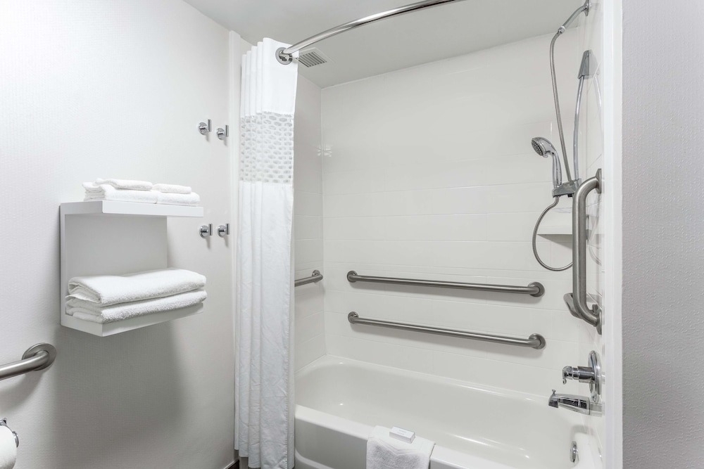 Hampton Inn Biloxi Ocean Springs - photo 11