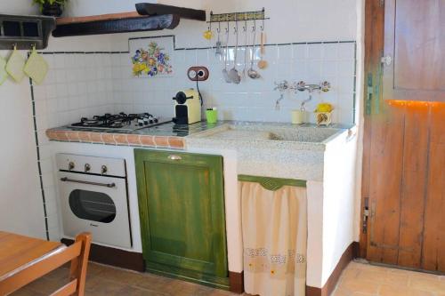 Cottage Assolata overlooking the Orcia valley in Tuscany — 4-Star Luxury Hotel in Radicofani, Italy