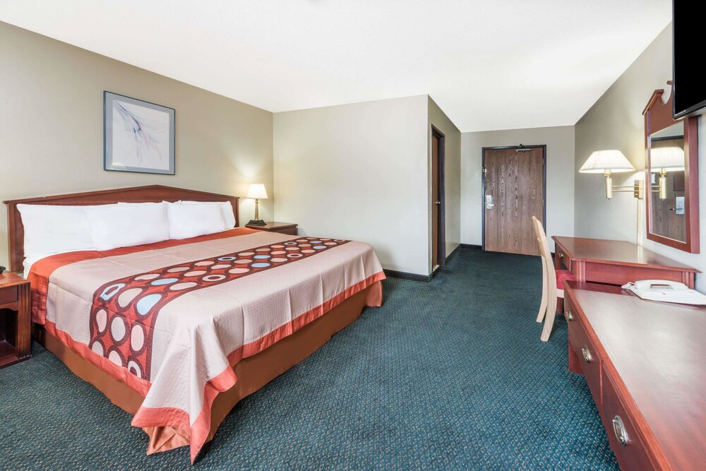 Super 8 by Wyndham Bridgeton Arpt St Louis Area - photo 6