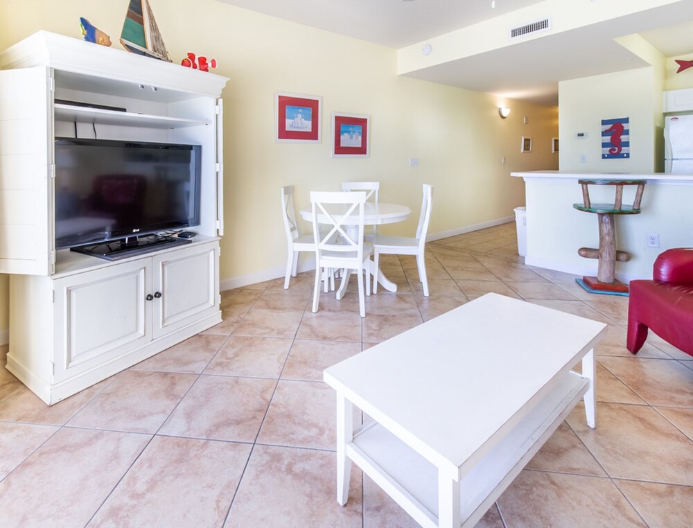 Pelican Isle 606 by RedAwning - photo 9