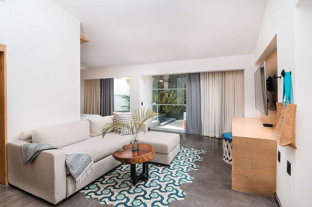 Poolside Villa Bahia Hotel & Beach House