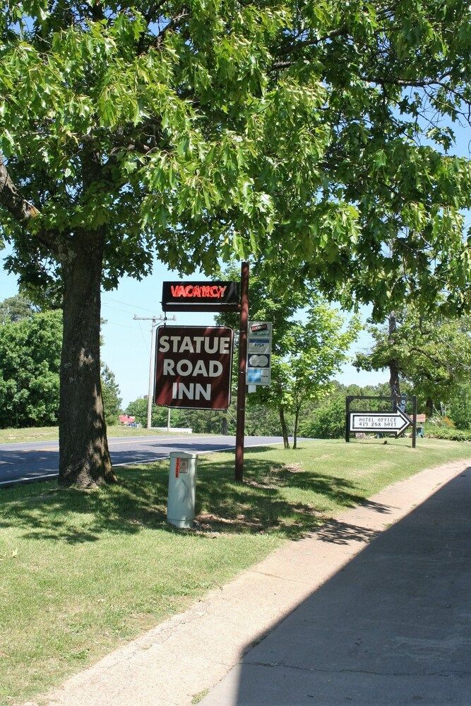 Statue Road Inn - featured photo