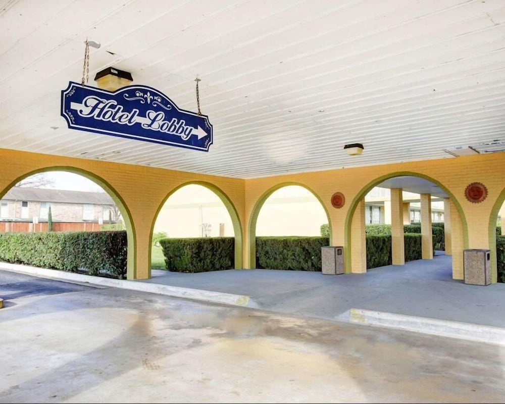Rodeway Inn - carbon neutral hotel in San Marcos