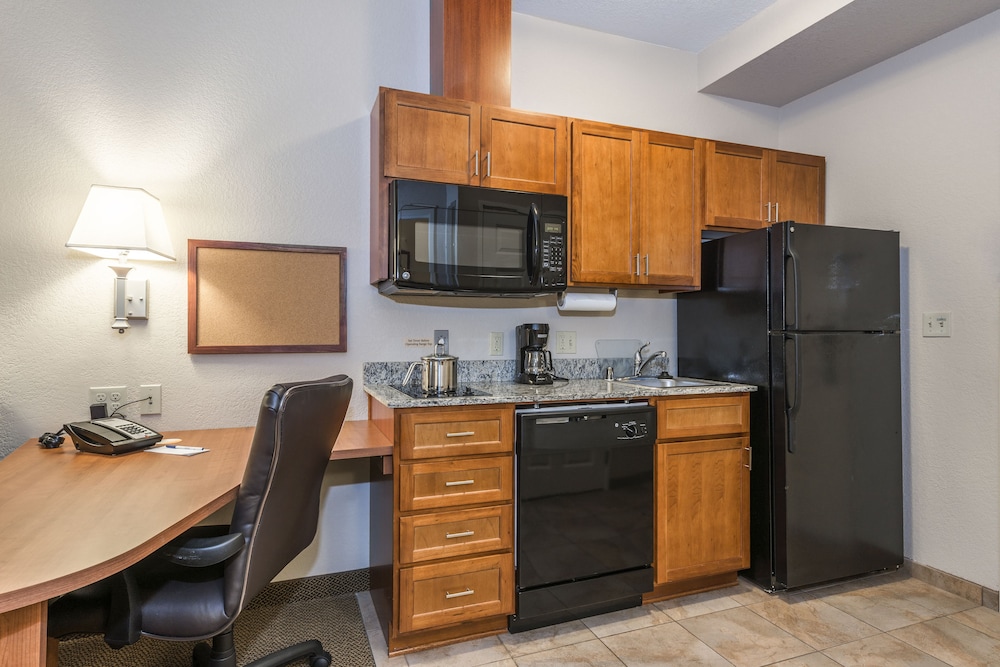 Candlewood Suites Burlington South by IHG - photo 12