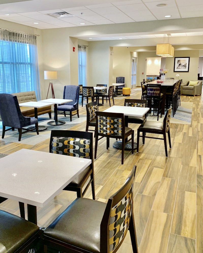 Hampton Inn Cranbury - photo 9