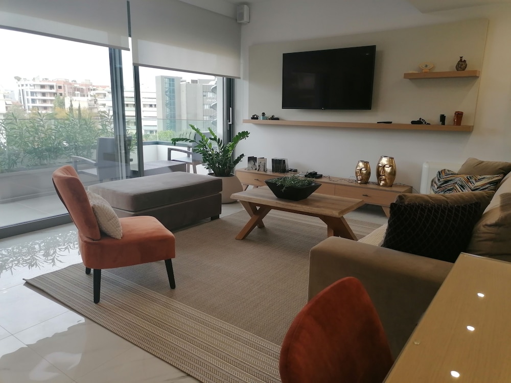 The Lop Athens Holiday Luxury Suites — 4-Star Luxury Hotel in Palaio Faliro, Greece