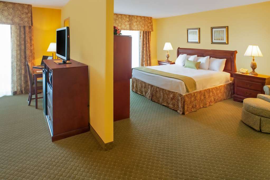 Clarion Hotel & Suites Convention Center Fredericksburg - photo 7
