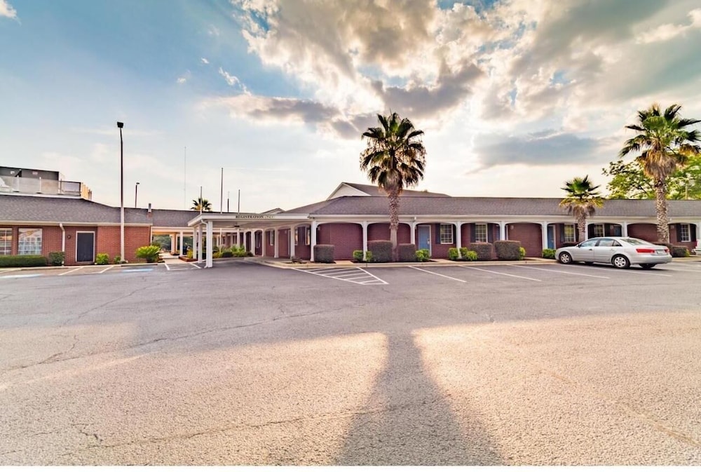 Winton Inn & Suites - photo 20