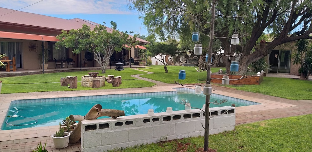 Potties Guesthouse — 4-Star Luxury Hotel in De Aar, South Africa