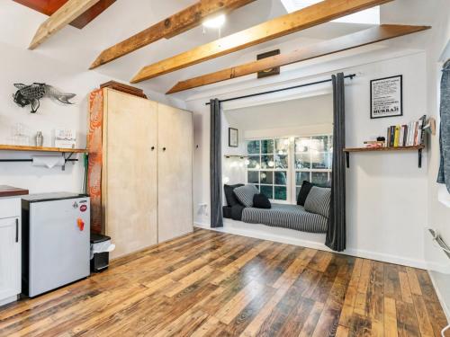The Artist Garden SE Portland Tiny Studio — 4-Star Luxury Hotel in Portland, United States