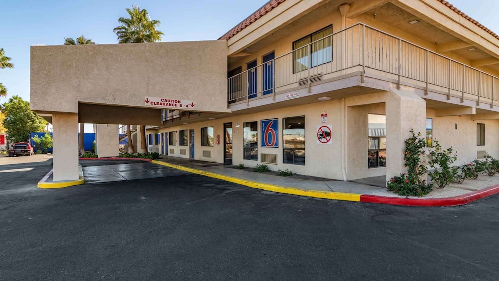 Rodeway Inn & Suites Thousand Palms Rancho Mirage - photo 32