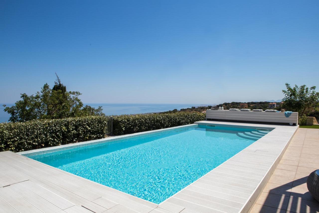 Effies Cozy Villa Spectacular View And Playground — 4-Star Luxury Hotel in Rethymno, Greece