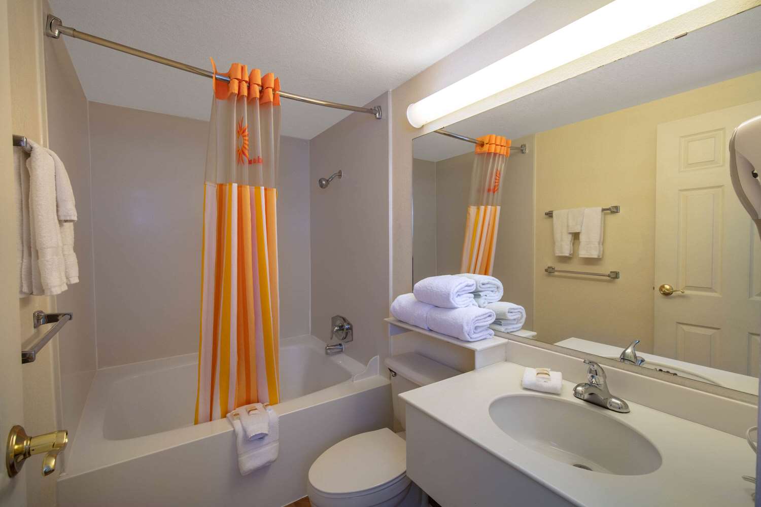 La Quinta Inn and Suites by Wyndham Las Vegas Airport N Conv. - photo 25