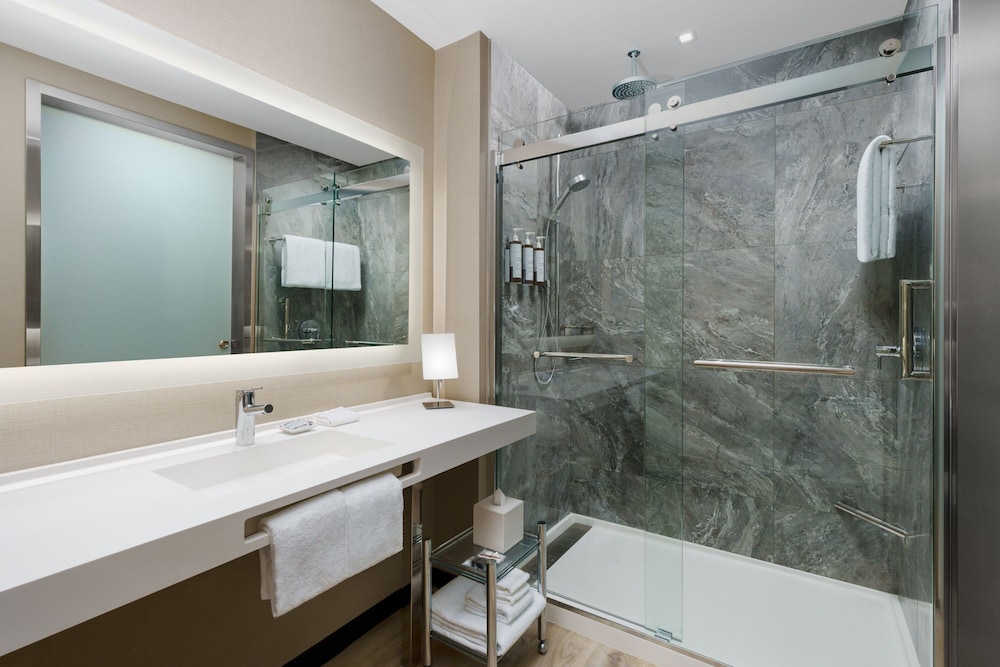 AC Hotel by Marriott Naples 5th Avenue - photo 32