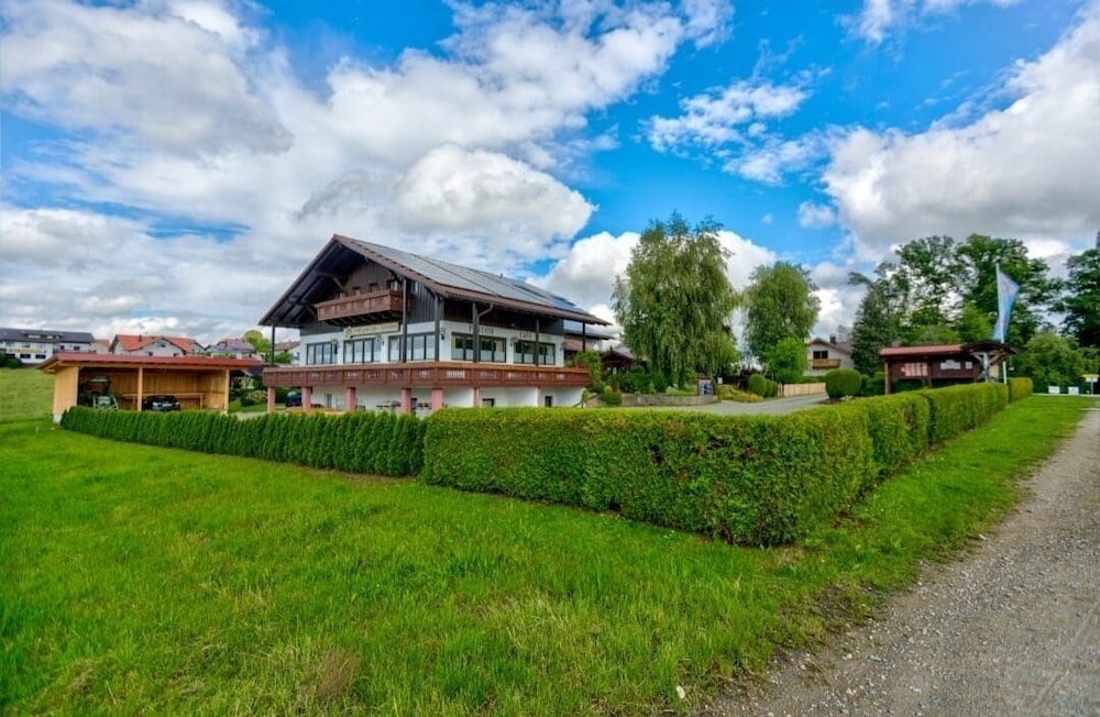 Cafe zum Toni — hotel in Thyrnau