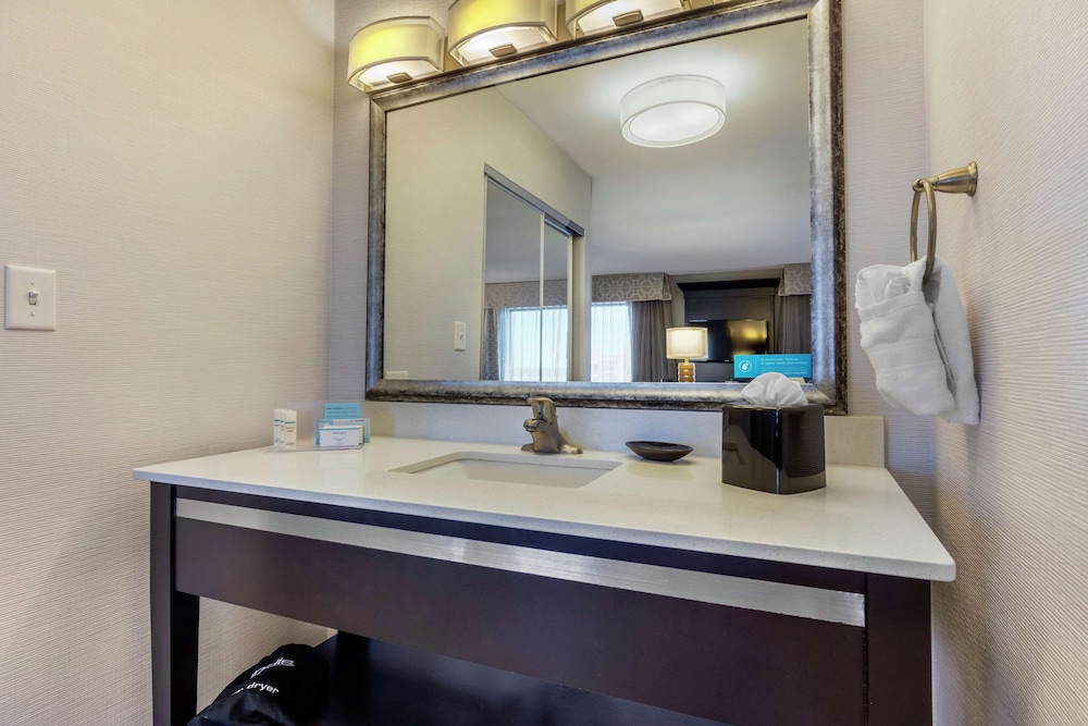 Hampton Inn & Suites Columbus - photo 33