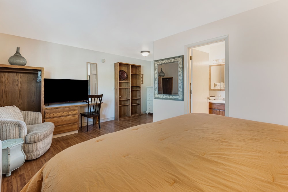 Bend Riverside Inn & Suites - photo 52