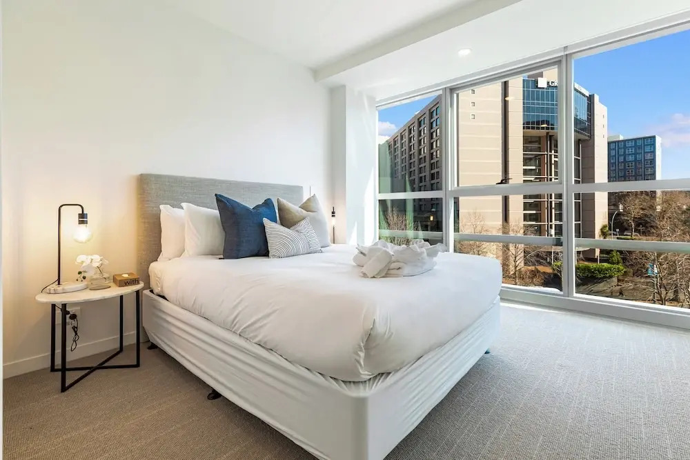 Chic Central Apt with Gym and Pool by Zodiak Stays — 4-Star Luxury Hotel in Auckland, New Zealand